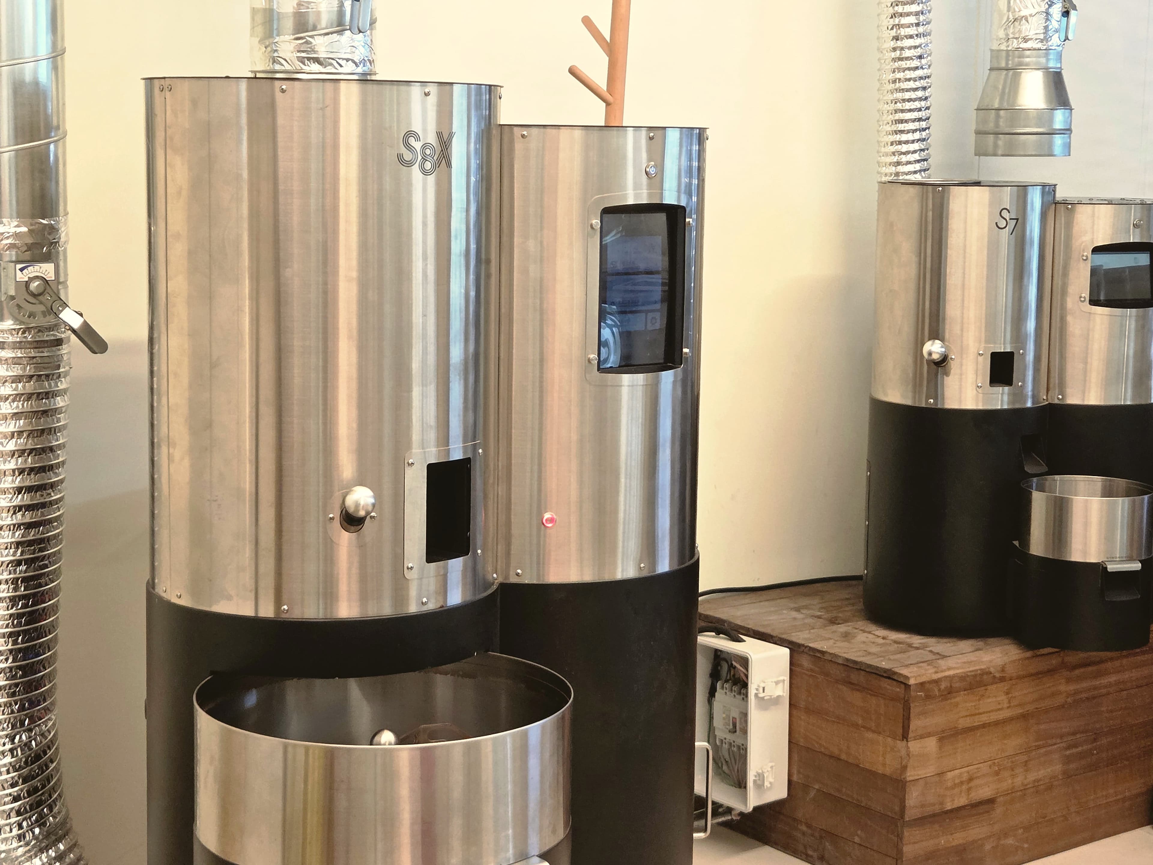 PI Coffee Roasters의 로스팅 머신